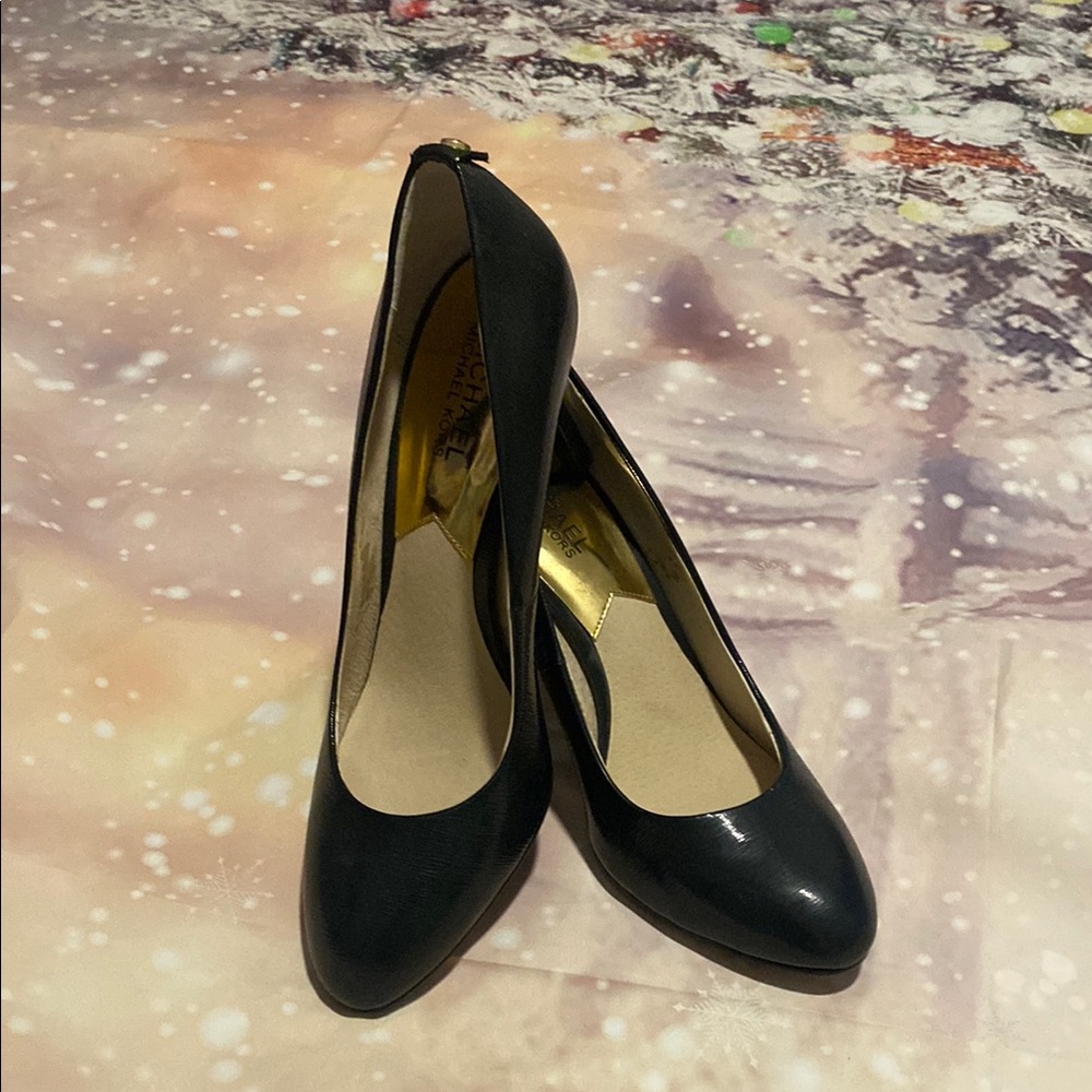 Michael Kors size 8.5 Elegant Black Heels with Timeless Design